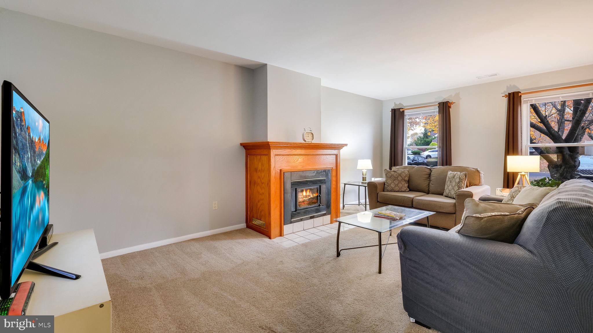 128 Garrison Ct