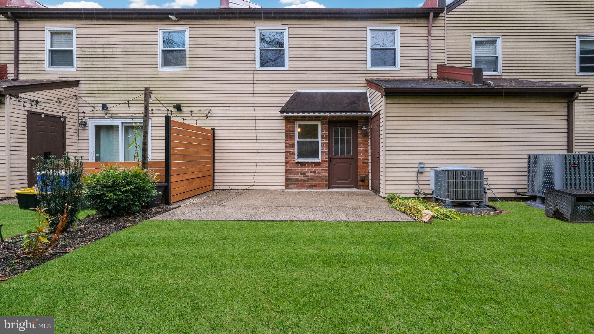 128 Garrison Ct