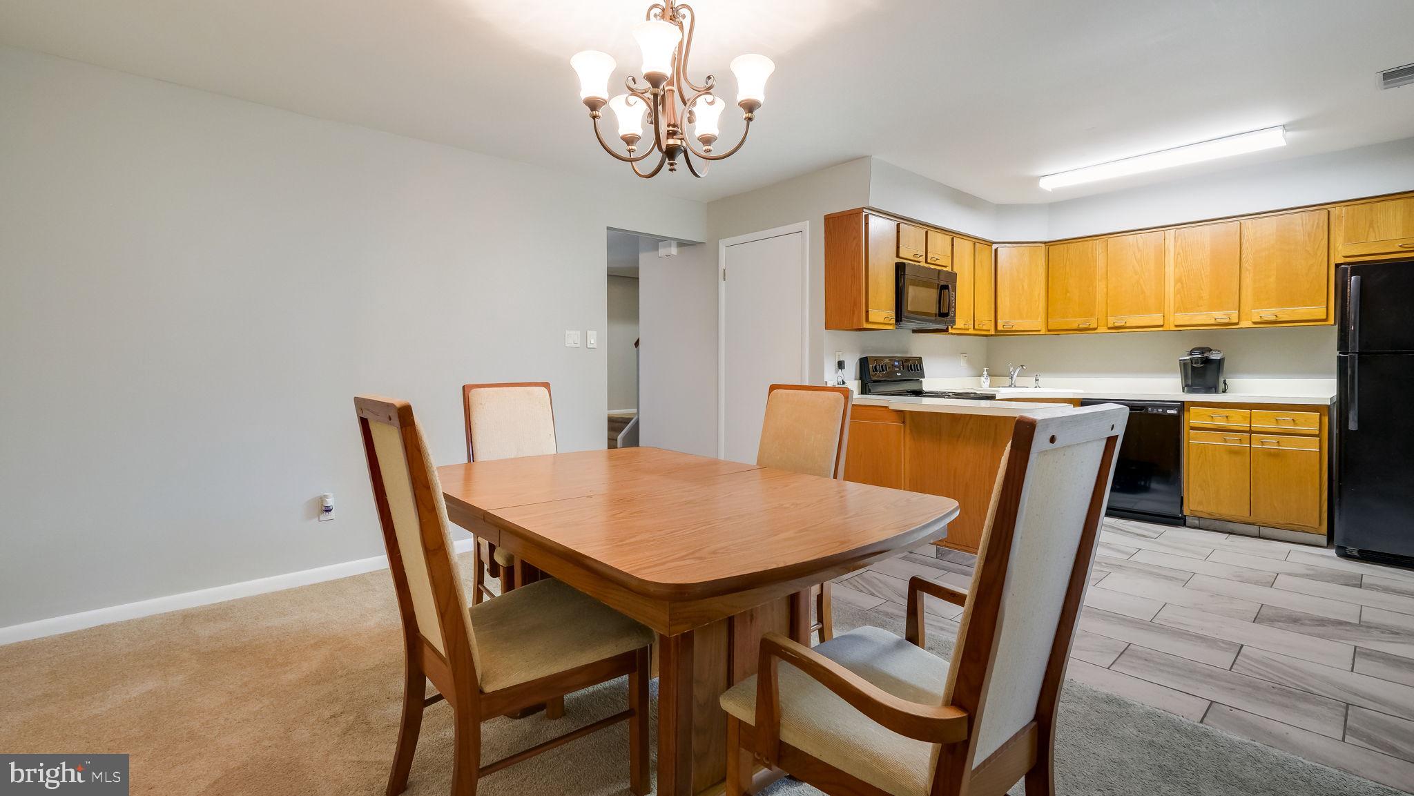 128 Garrison Ct