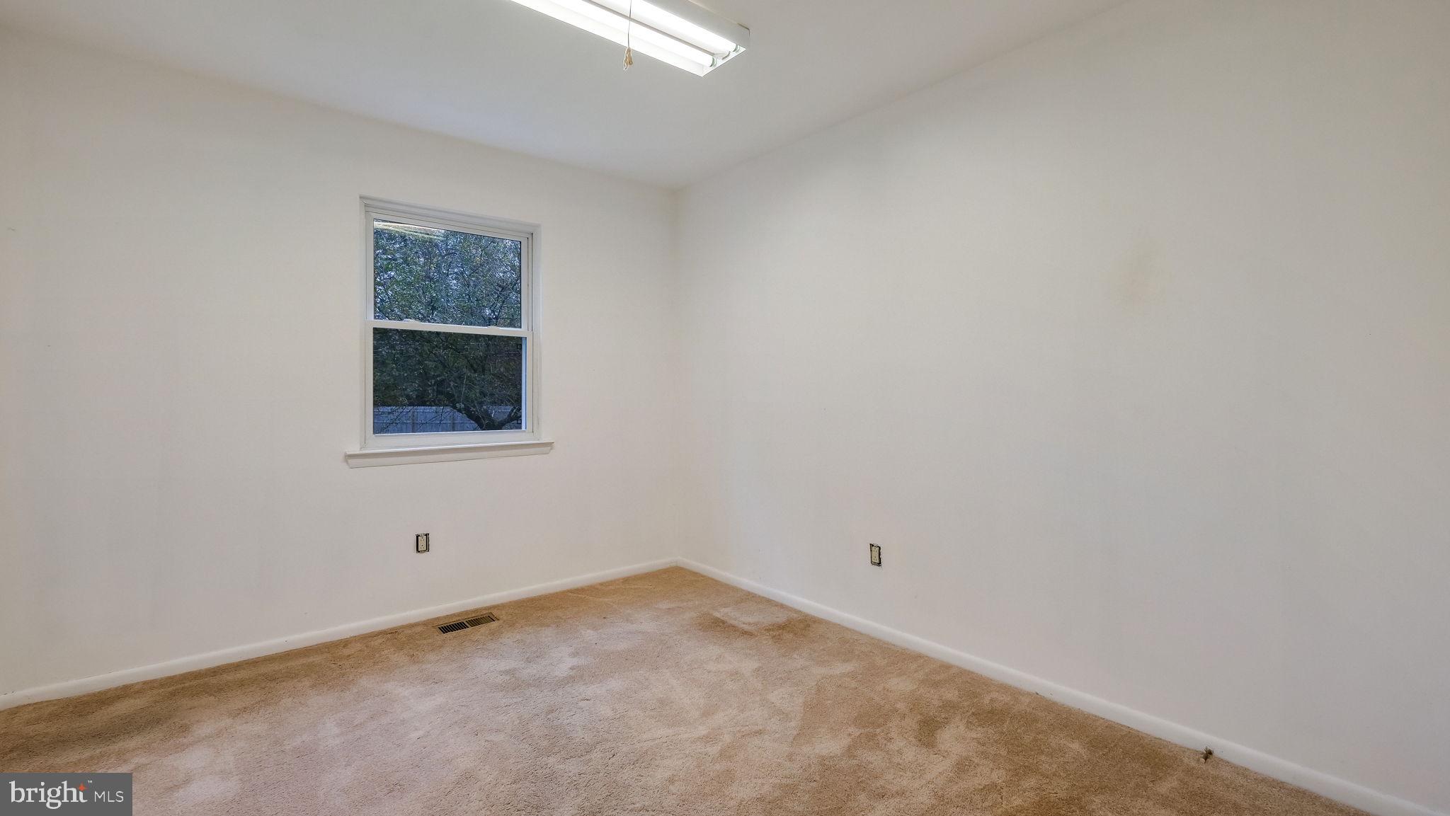 128 Garrison Ct