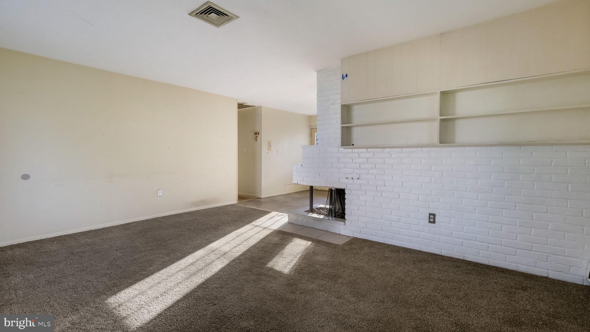 48 Leisure Ln