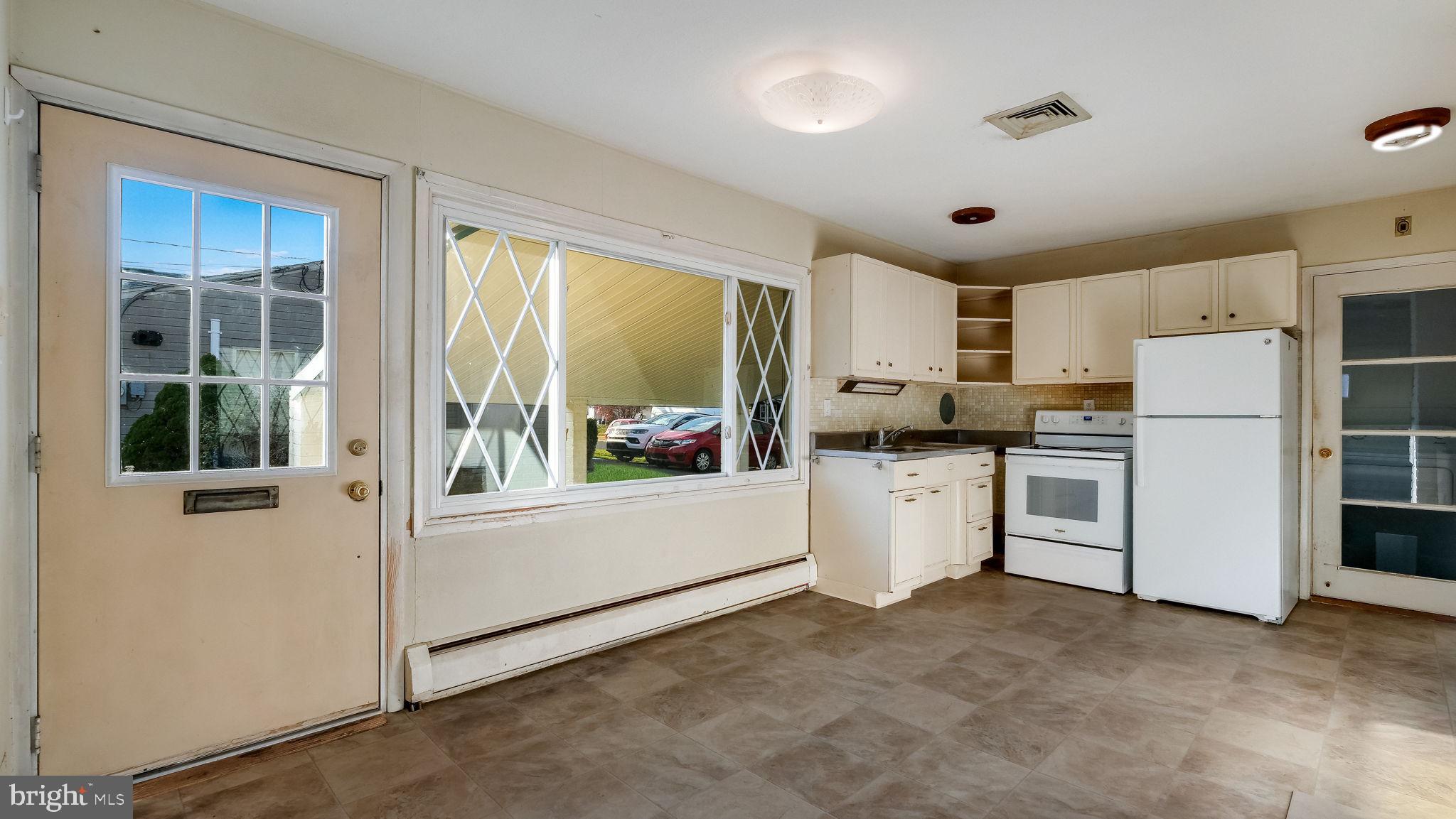 48 Leisure Ln