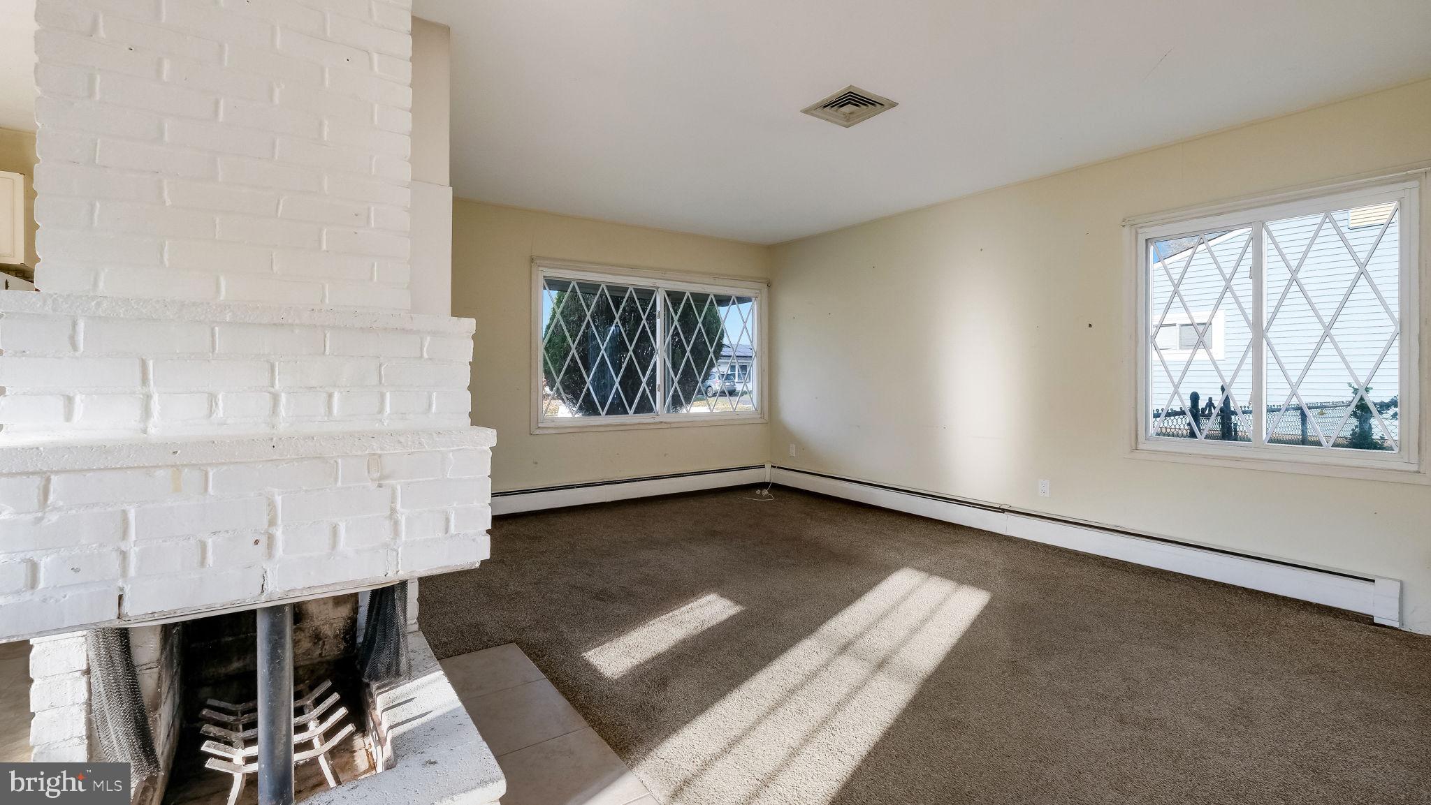 48 Leisure Ln