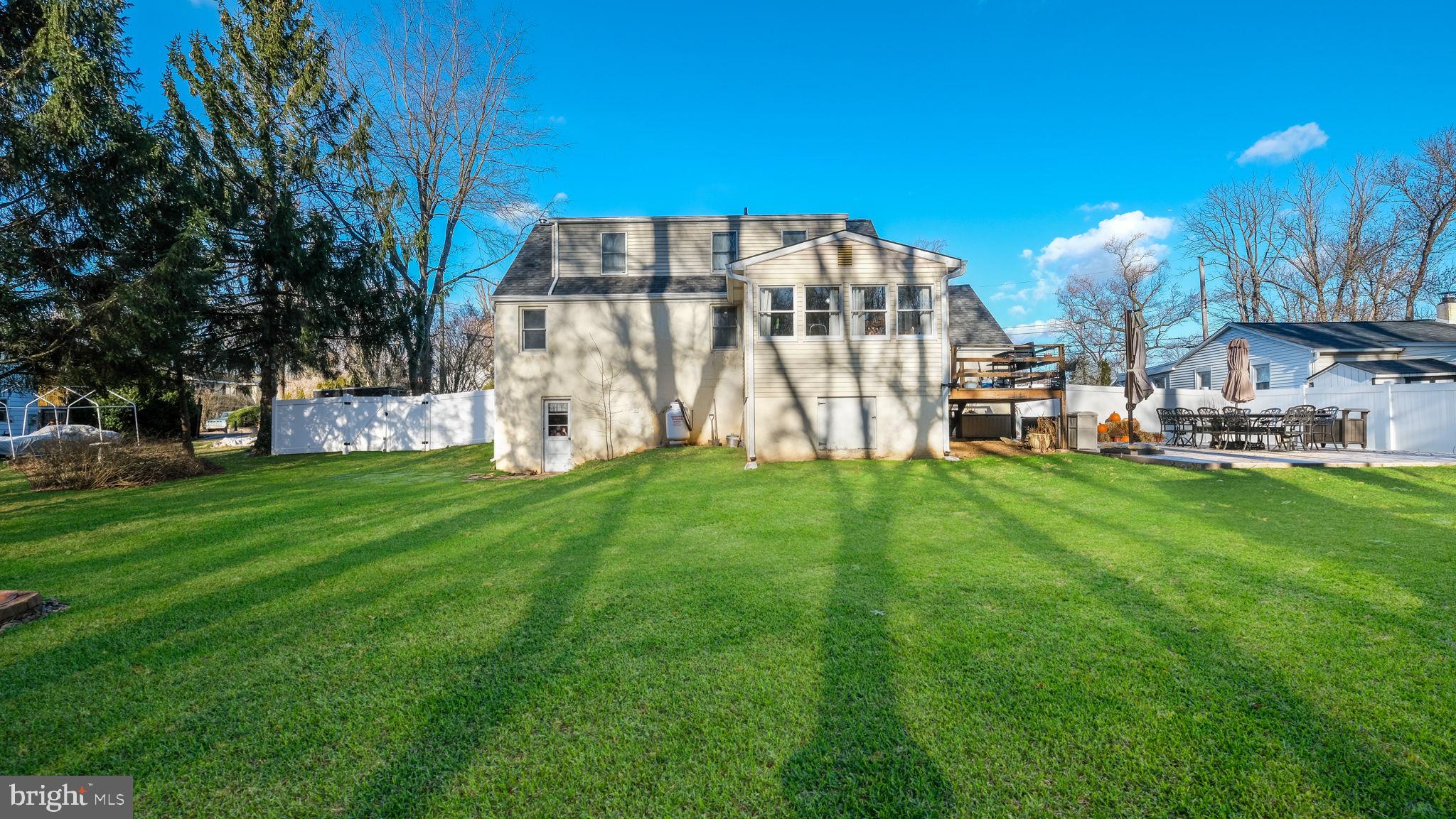 633 Knoll Ave