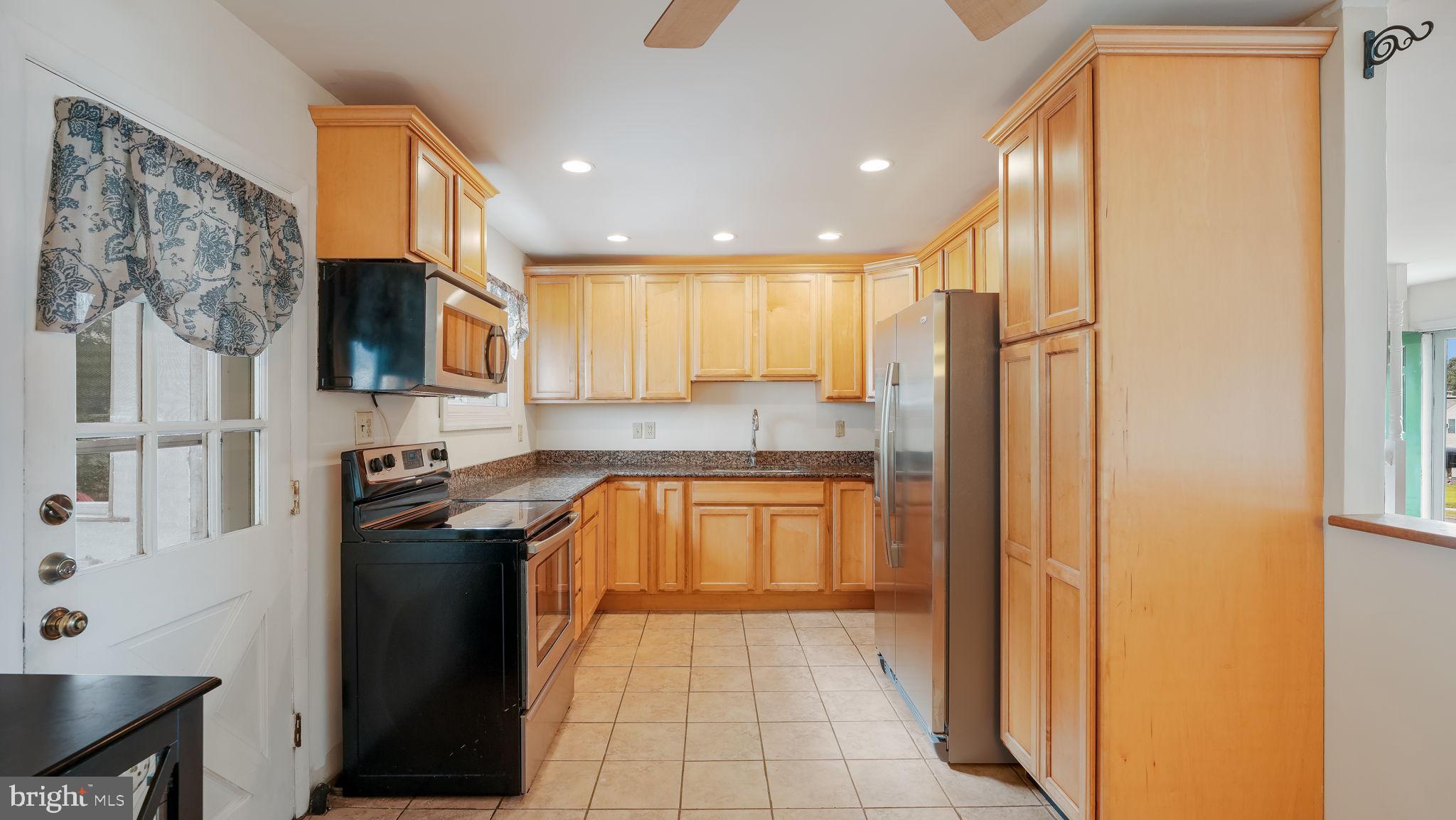 32 Towpath Rd