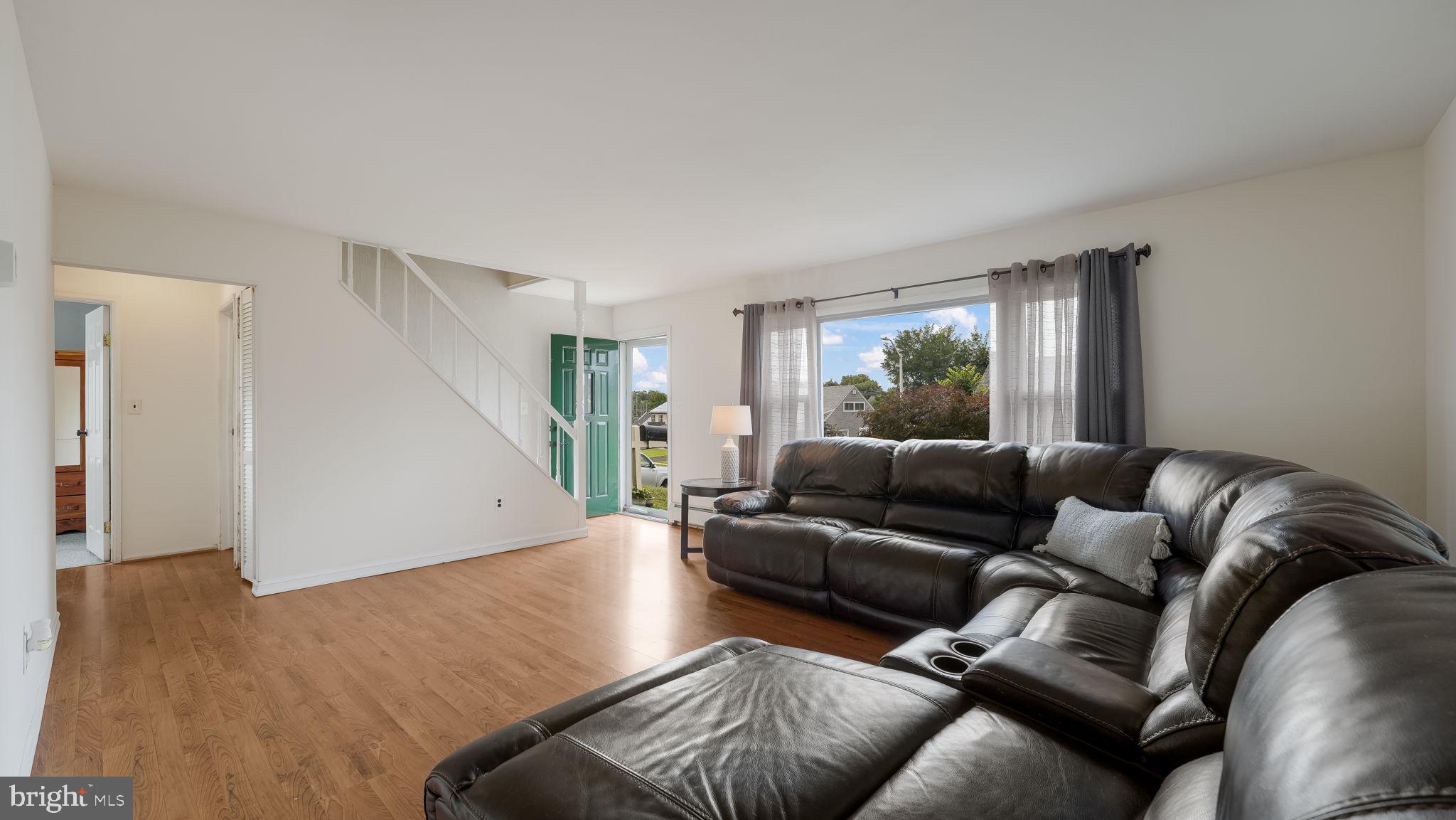 32 Towpath Rd