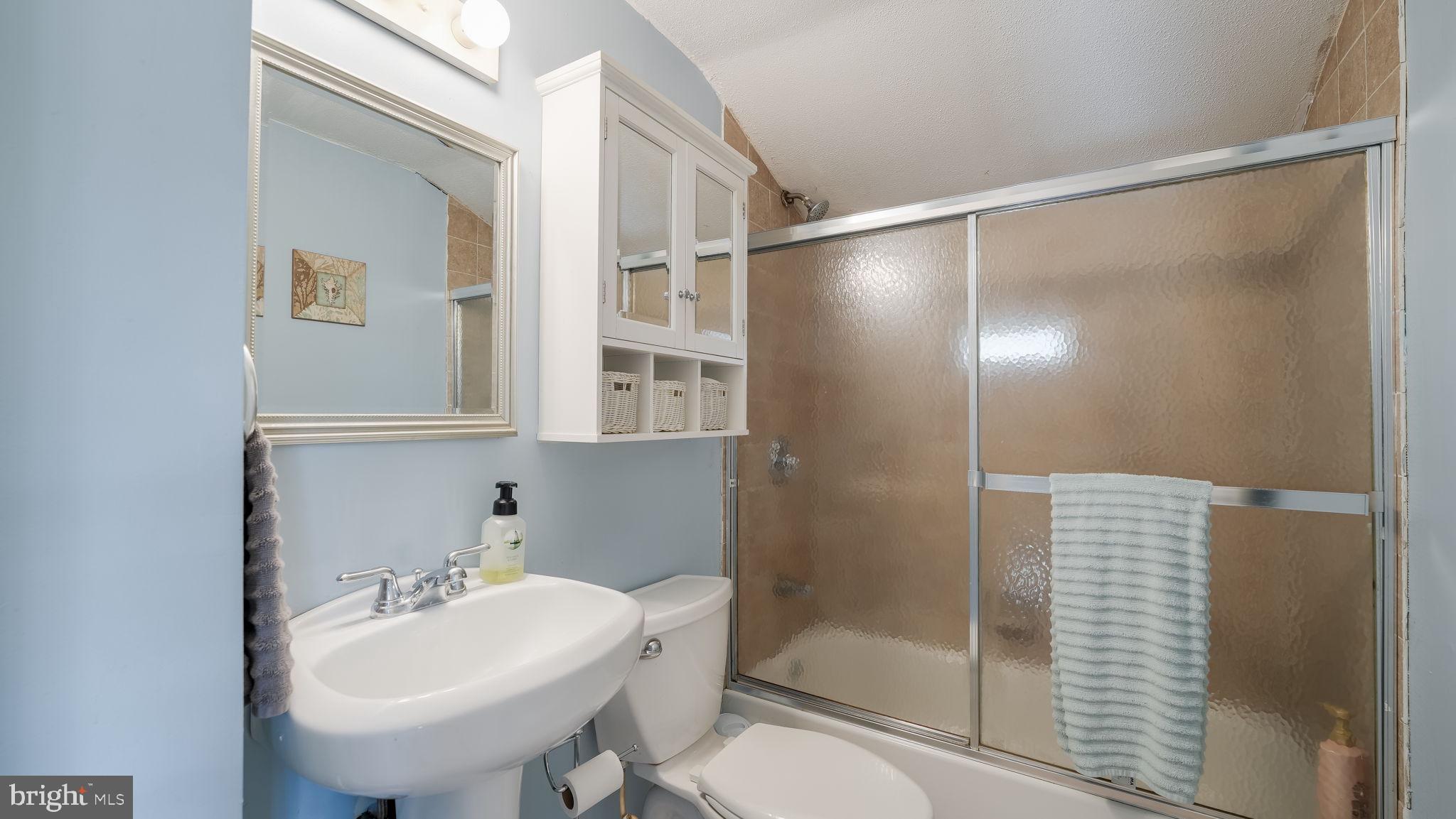 32 Towpath Rd