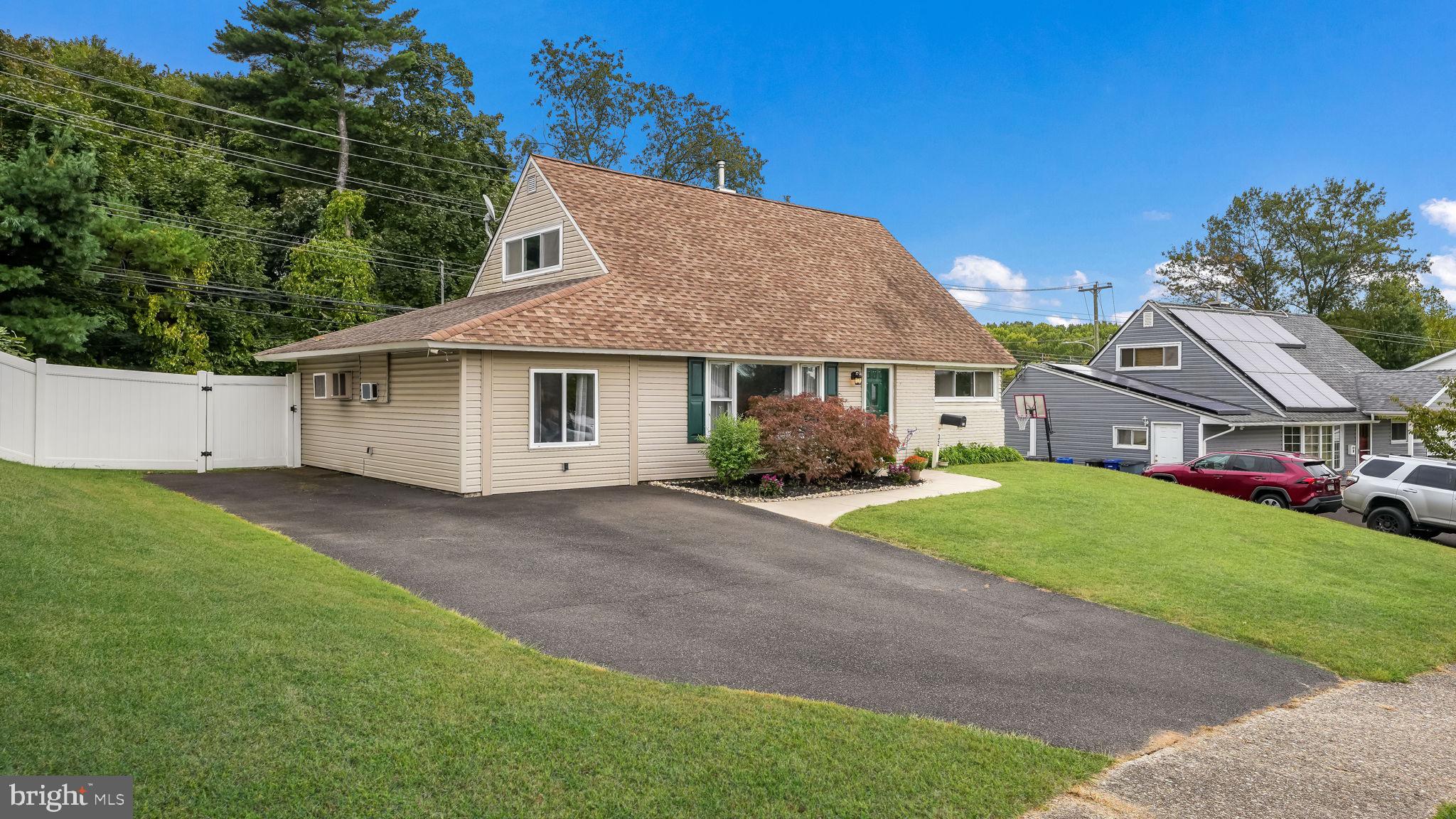32 Towpath Rd