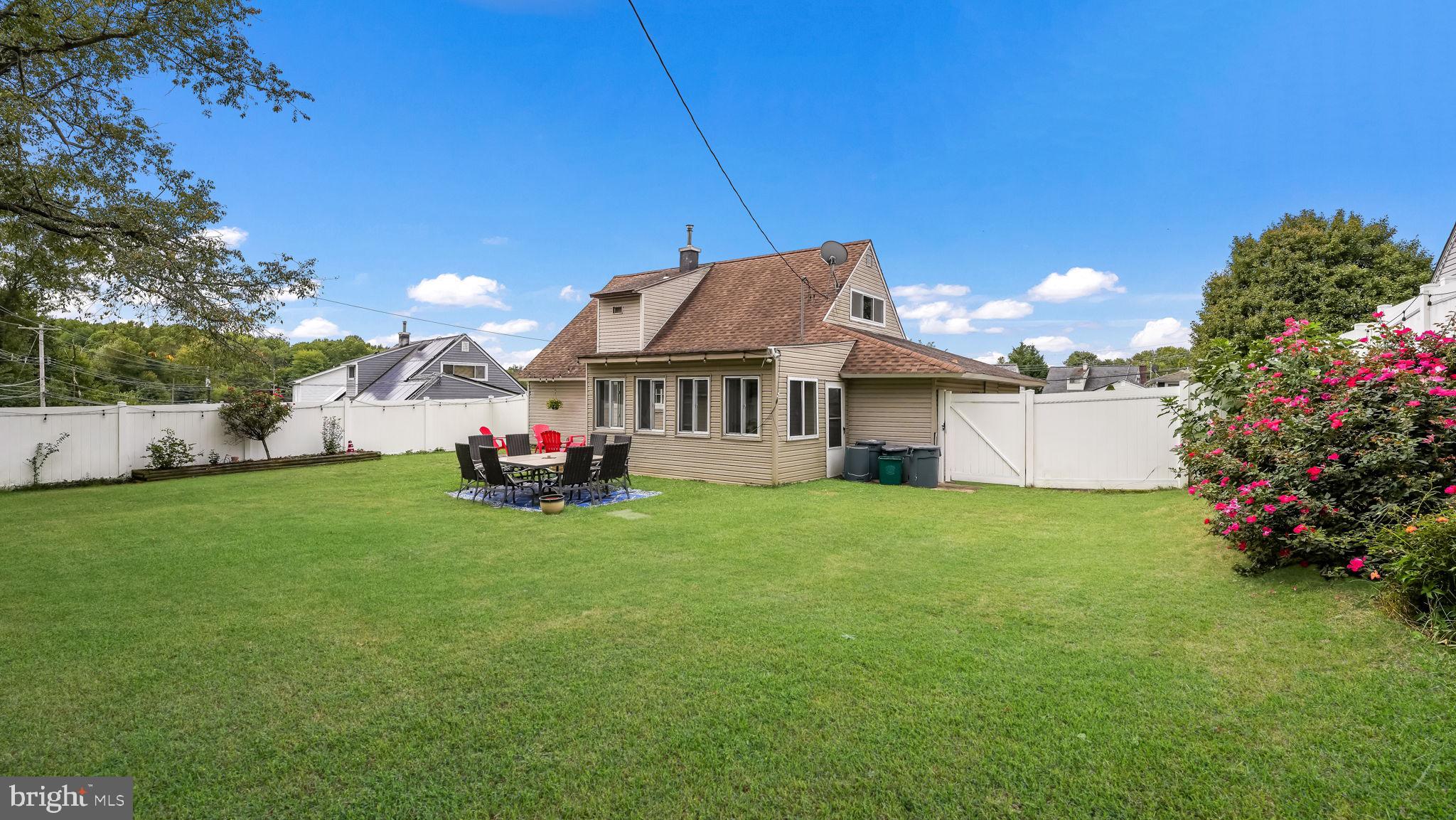 32 Towpath Rd
