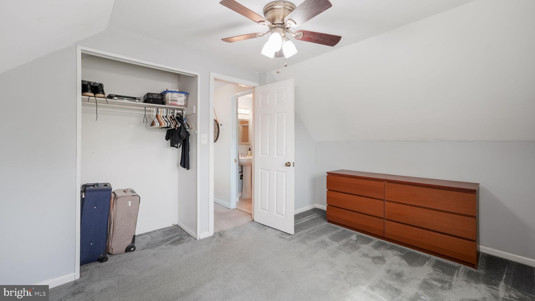 32 Towpath Rd