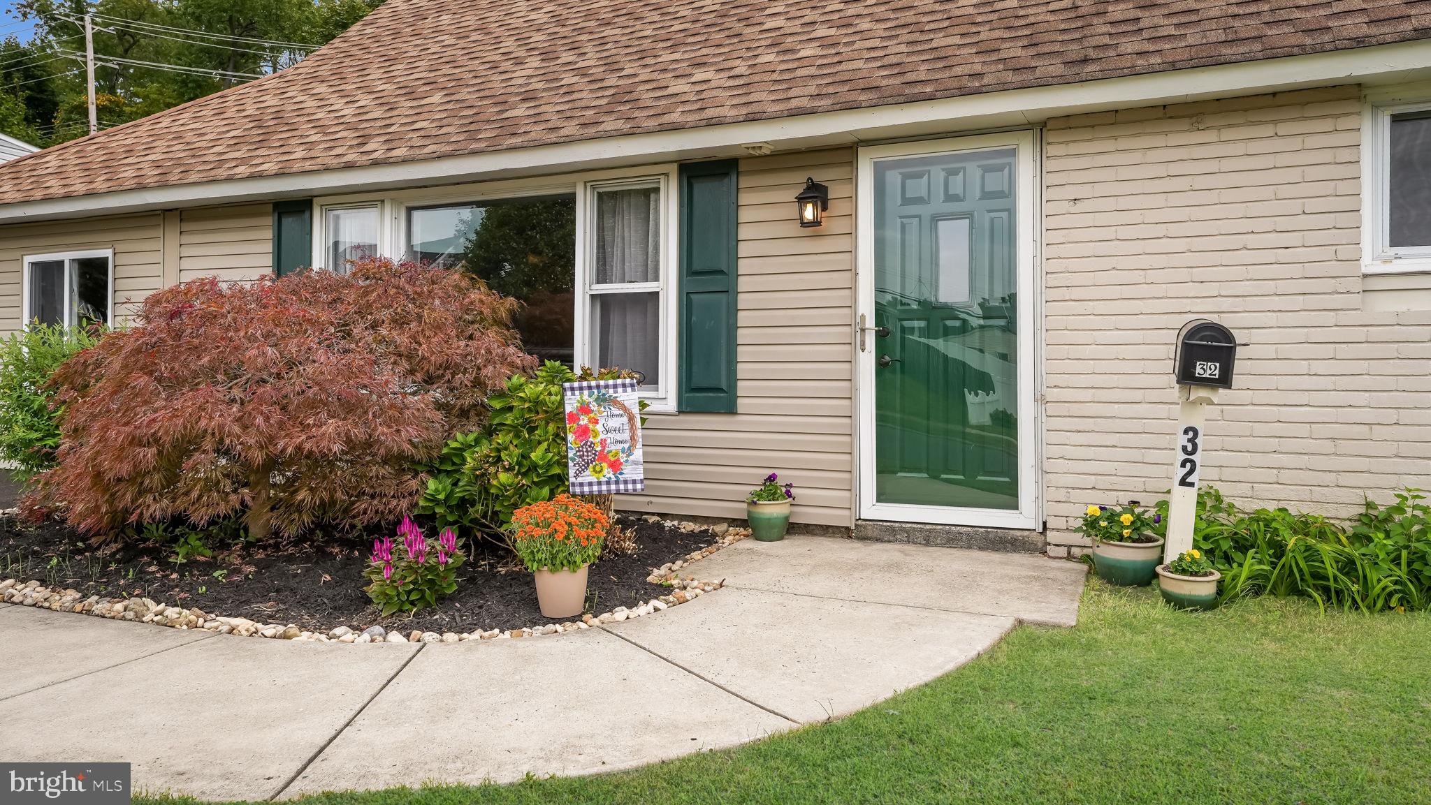 32 Towpath Rd