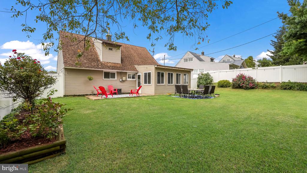 32 Towpath Rd