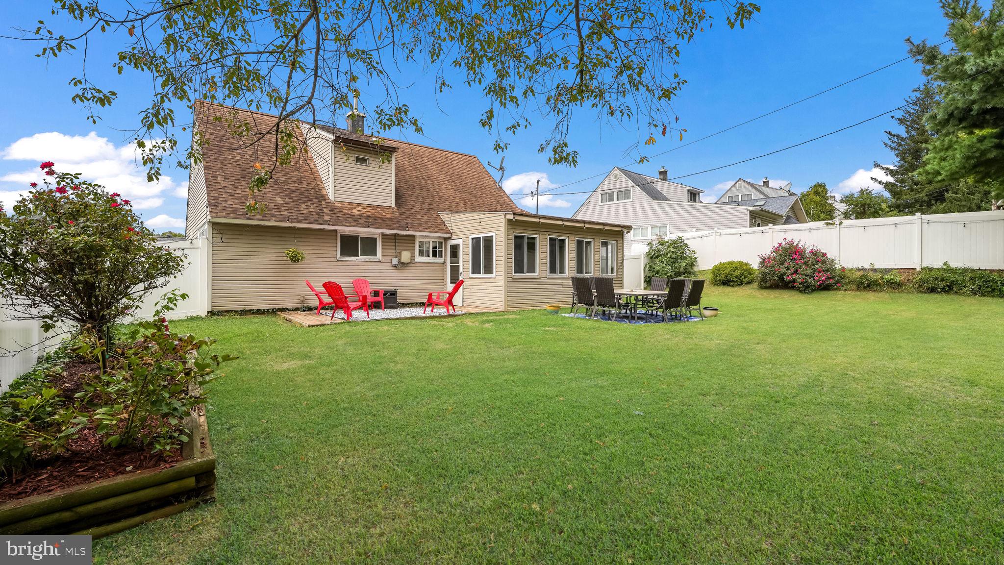 32 Towpath Rd