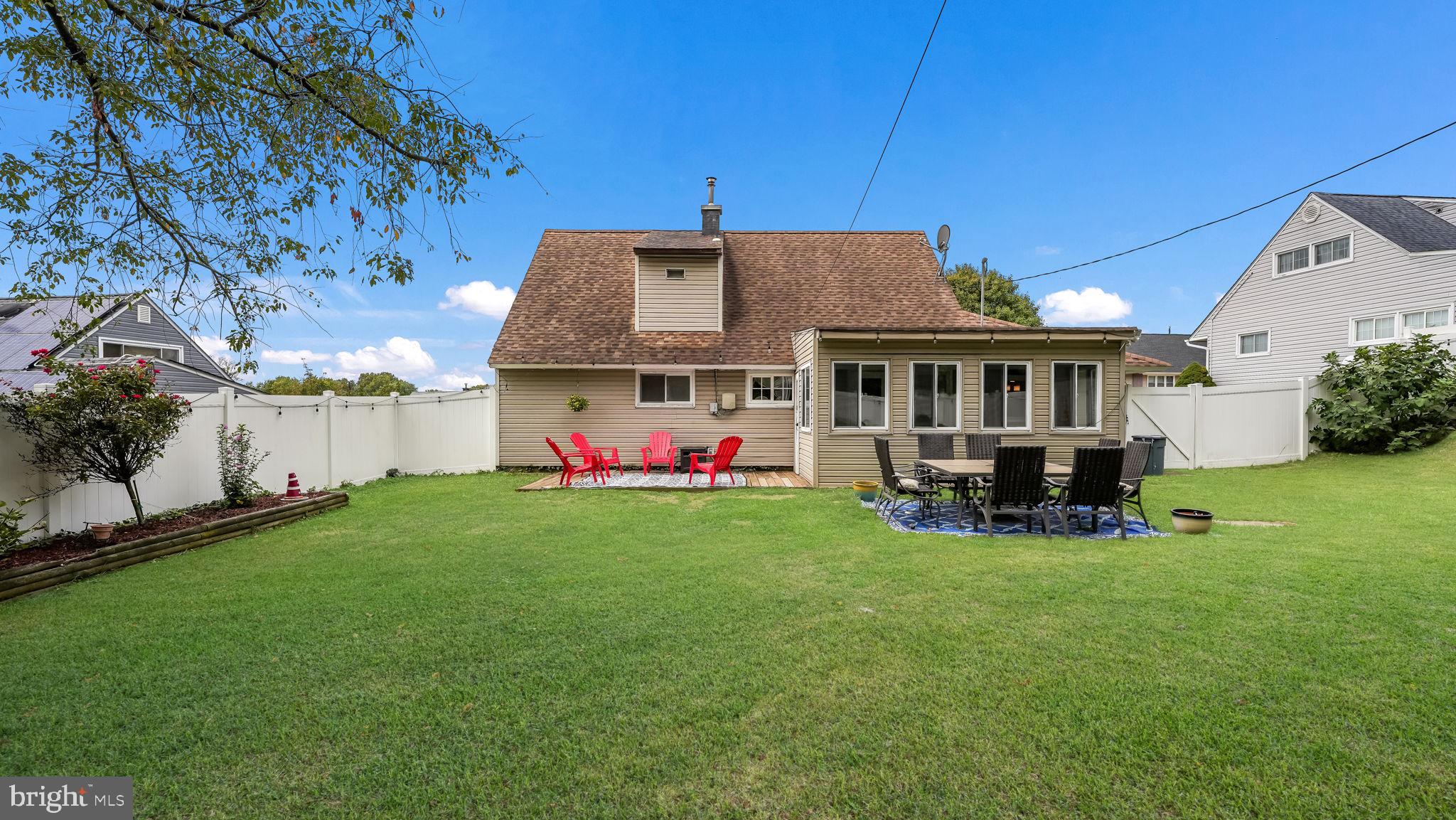 32 Towpath Rd
