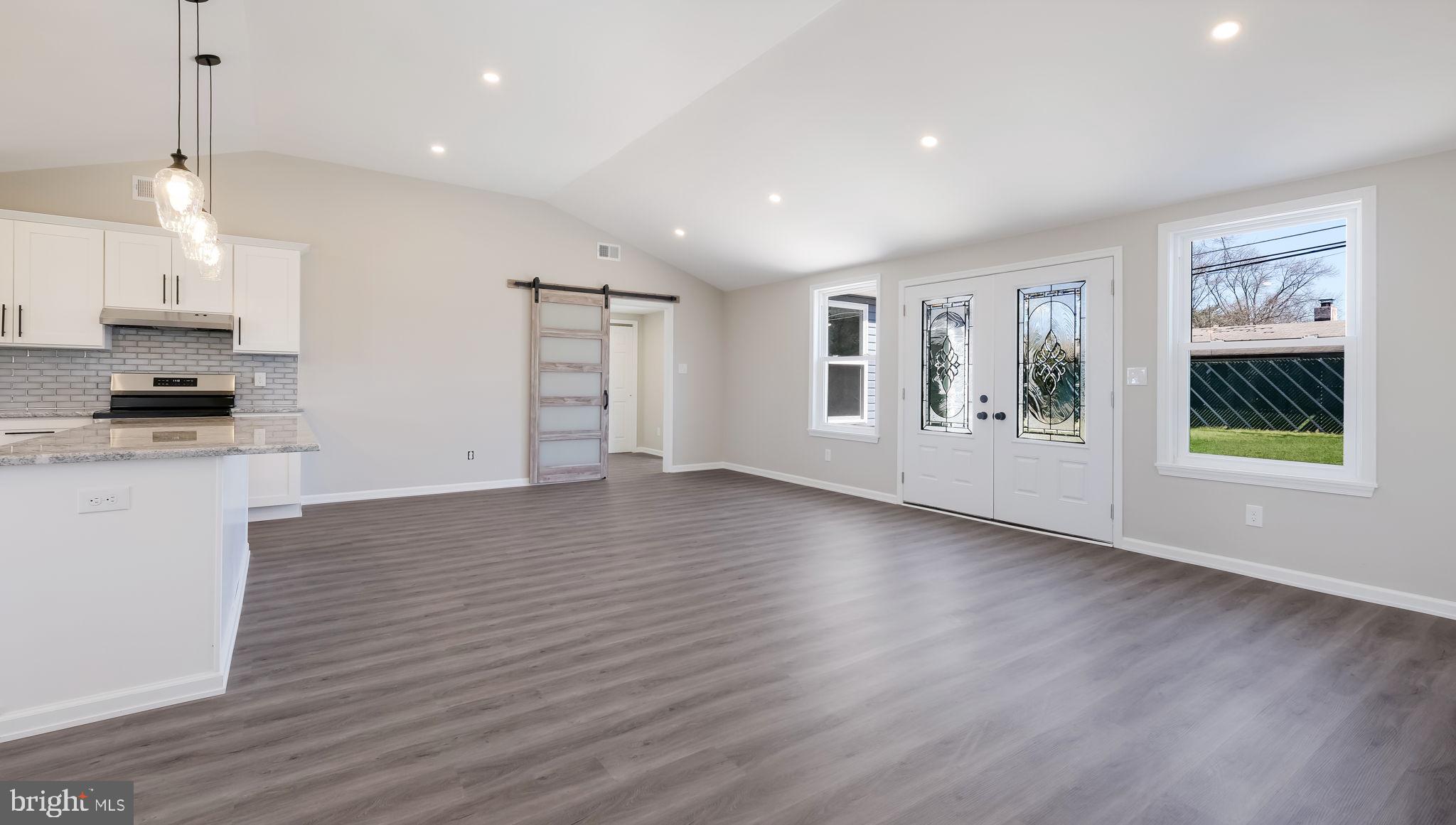40 Tall Pine Ln