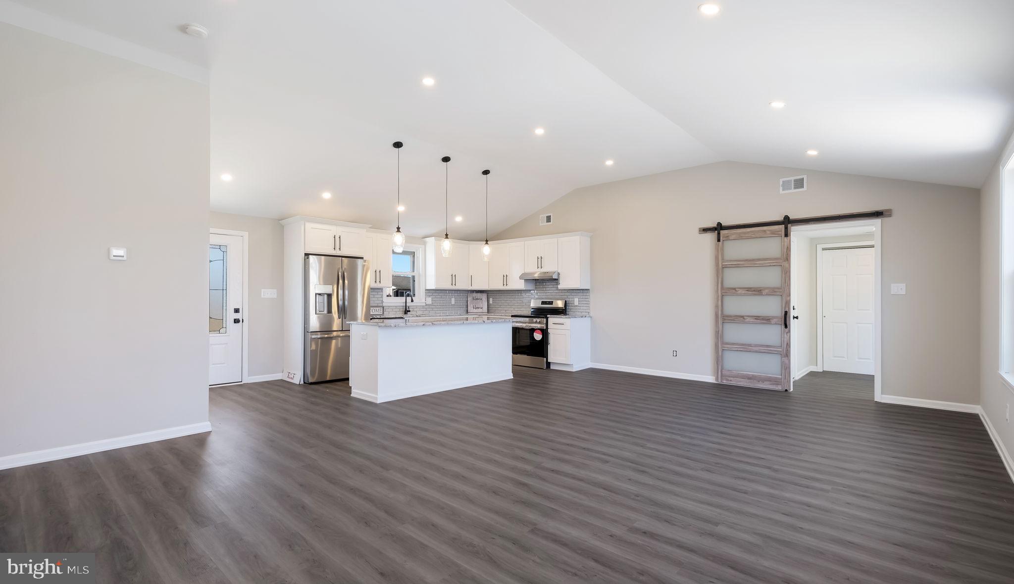 40 Tall Pine Ln