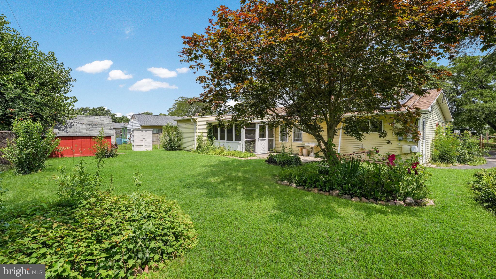 29 Locust Ln
