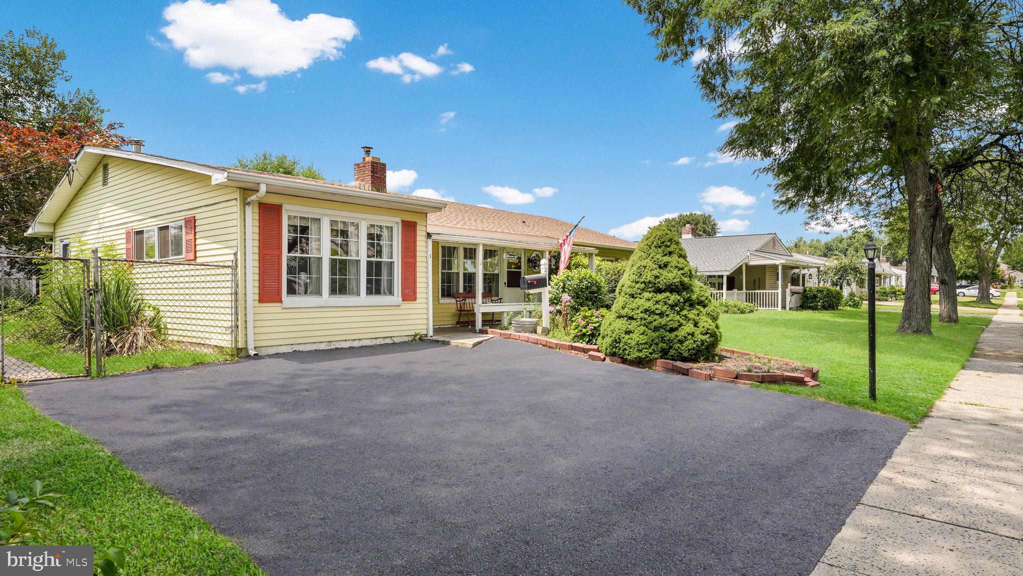 29 Locust Ln