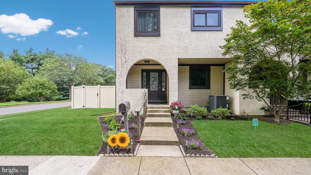 253 Clinton Ct