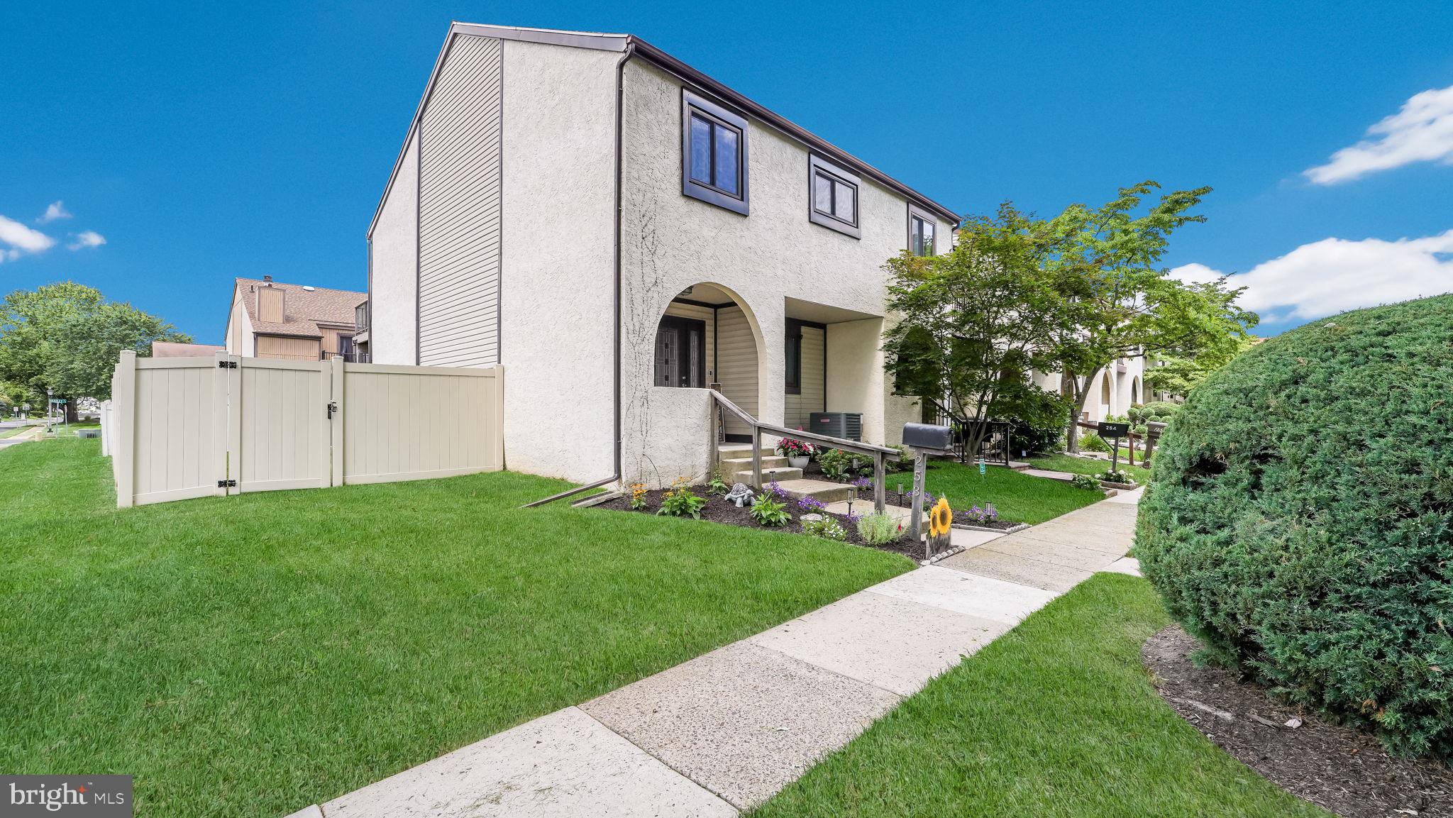 253 Clinton Ct