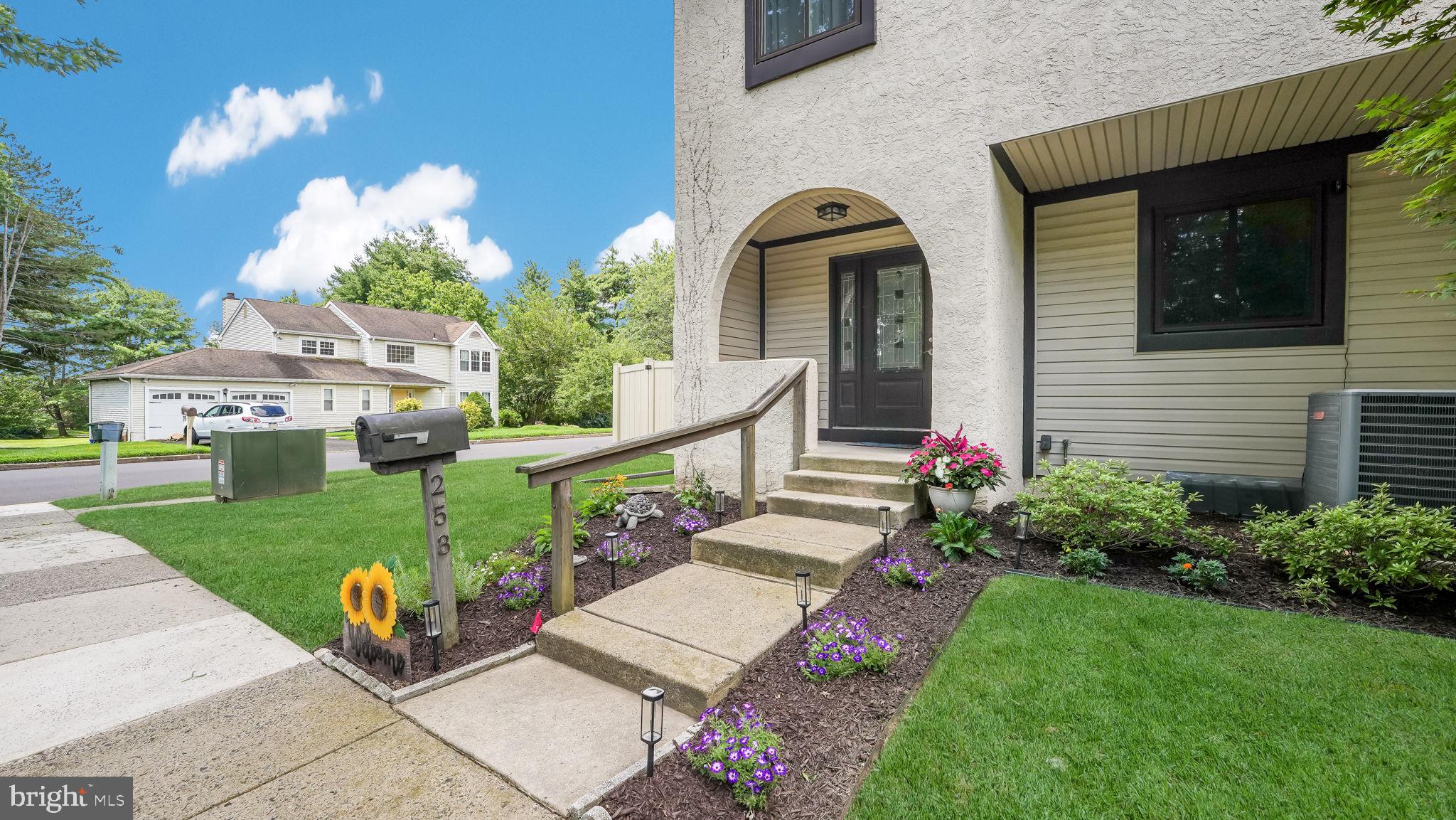 253 Clinton Ct