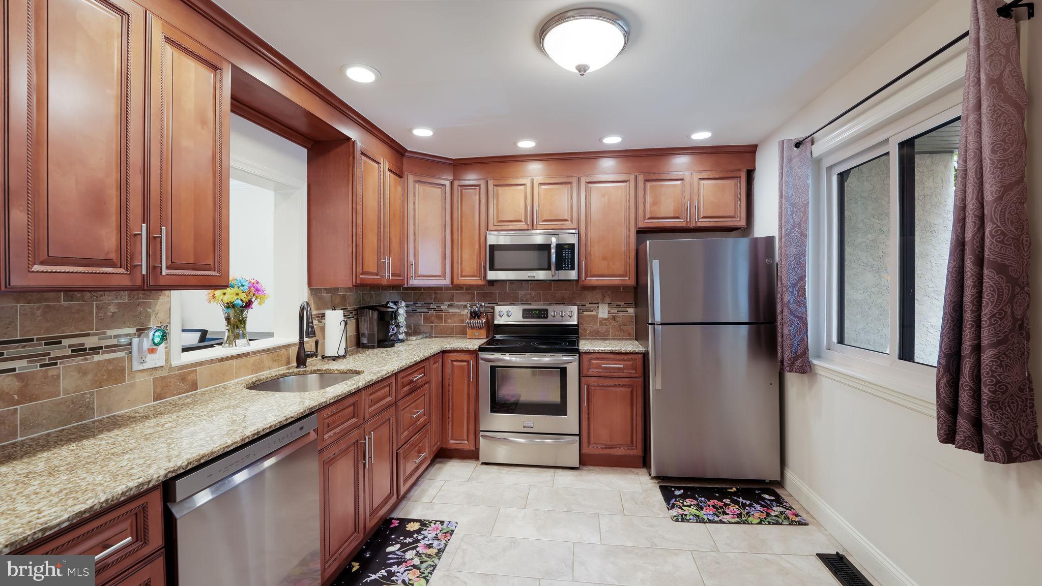 253 Clinton Ct