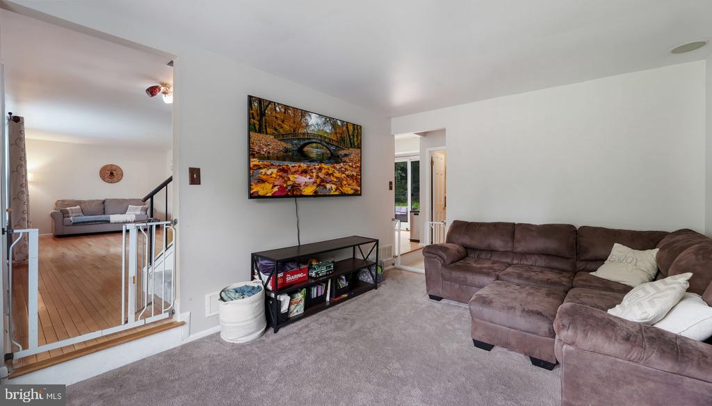 210 Emerald Dr