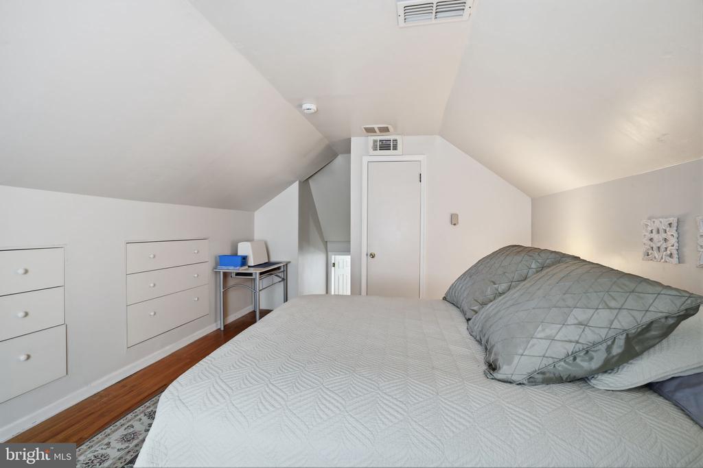 1240 ALMSHOUSE ROAD