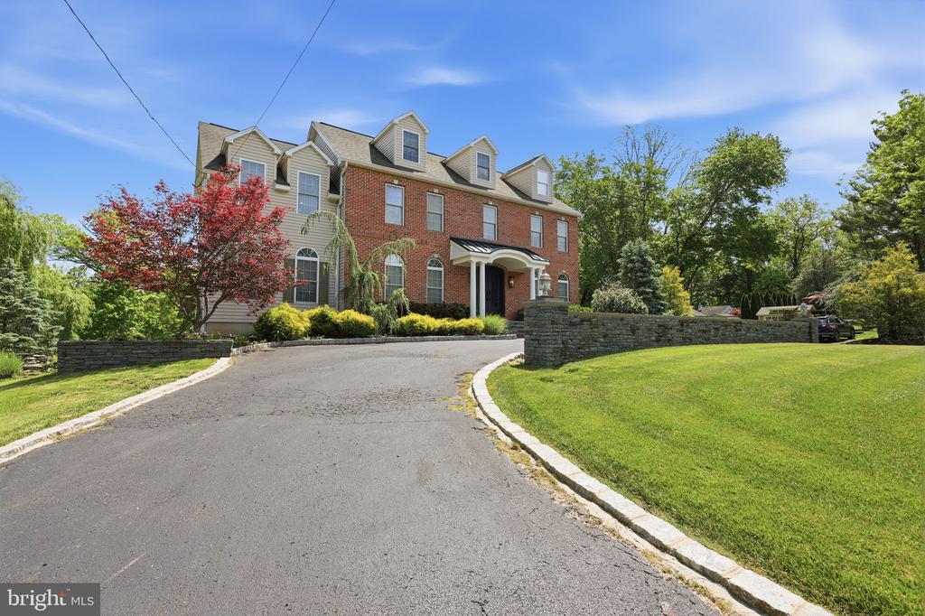 726 BRIDGETOWN PIKE