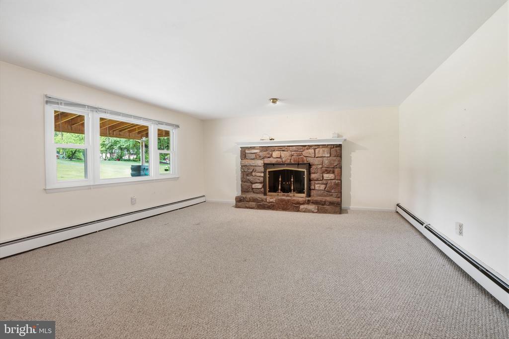 647 MIDDLE HOLLAND ROAD