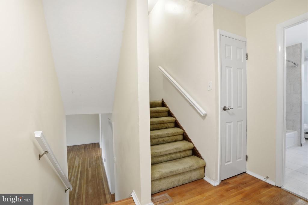 647 MIDDLE HOLLAND ROAD