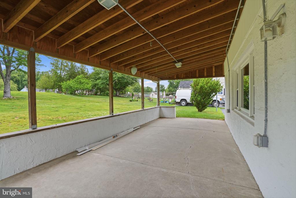 647 MIDDLE HOLLAND ROAD