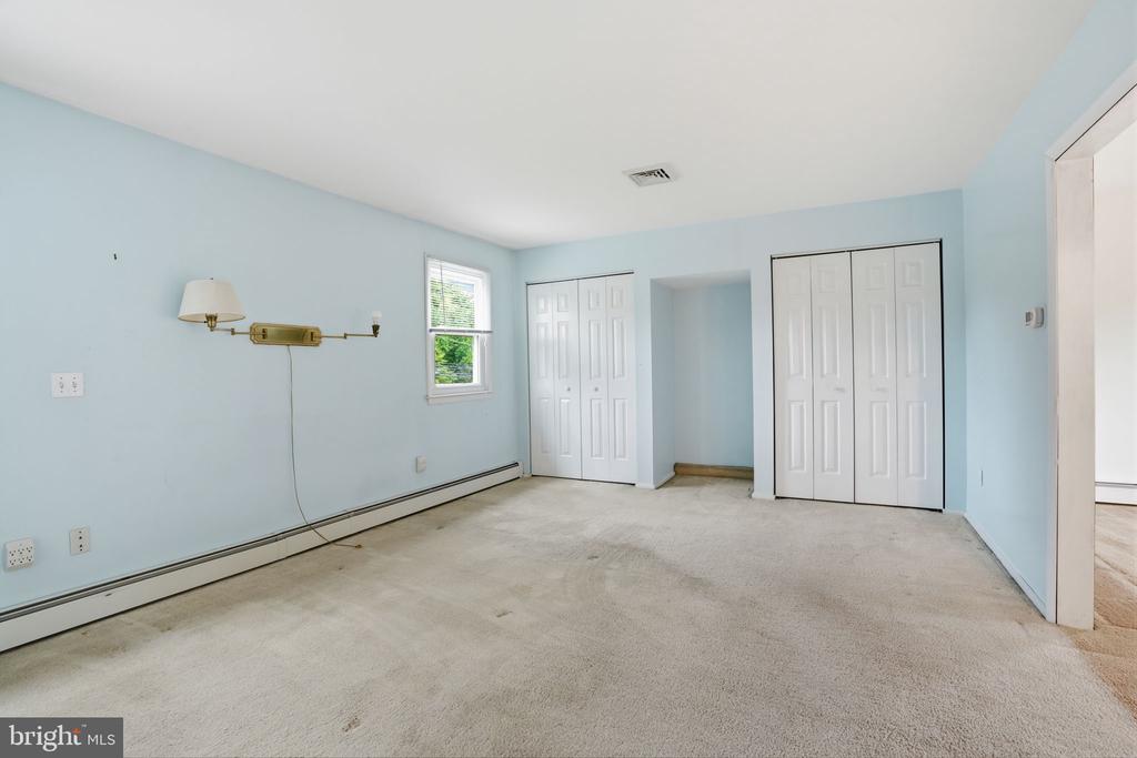 647 MIDDLE HOLLAND ROAD
