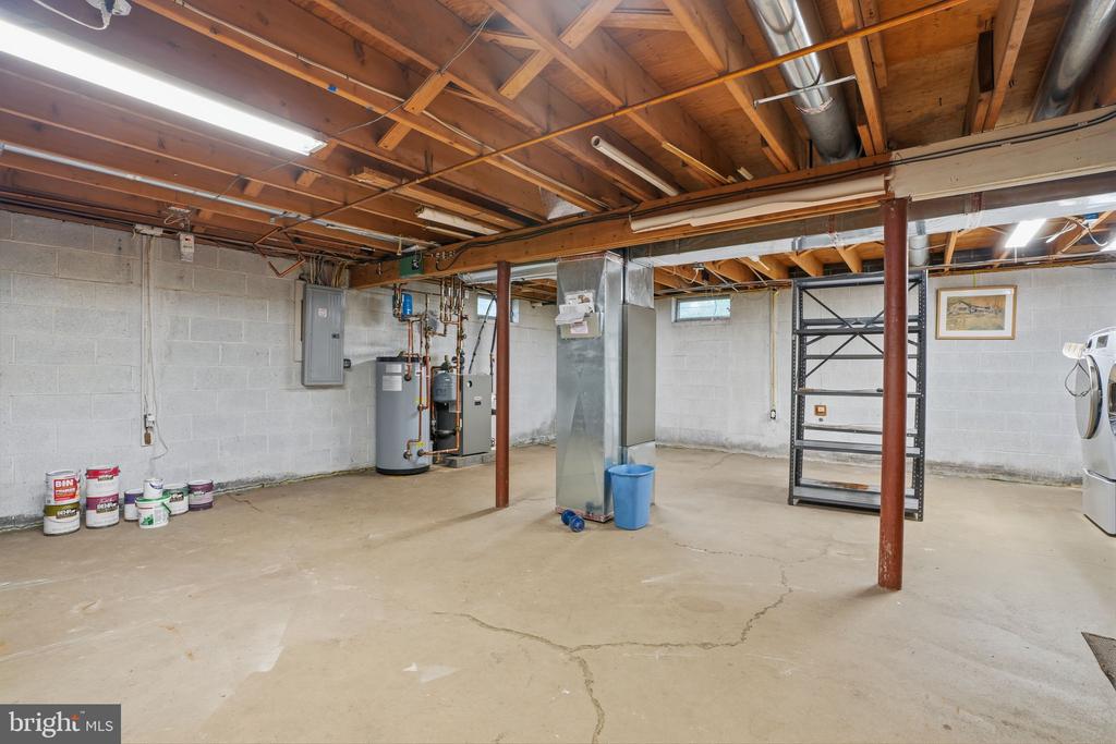 647 MIDDLE HOLLAND ROAD