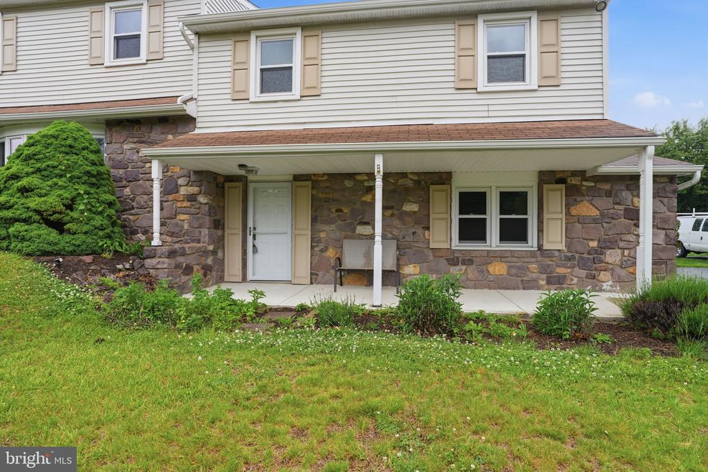 647 MIDDLE HOLLAND ROAD