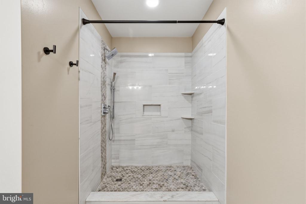 2104 BROOKHAVEN DRIVE 290