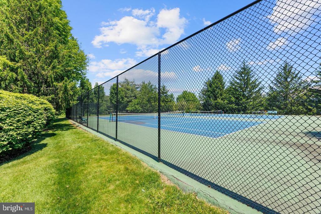 2104 BROOKHAVEN DRIVE 290