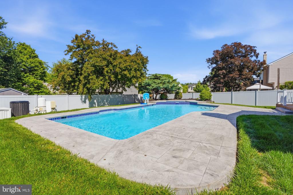 381 ALBERTS WAY