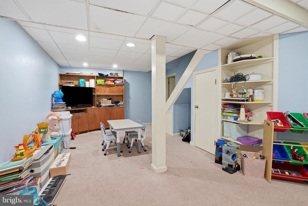 381 ALBERTS WAY
