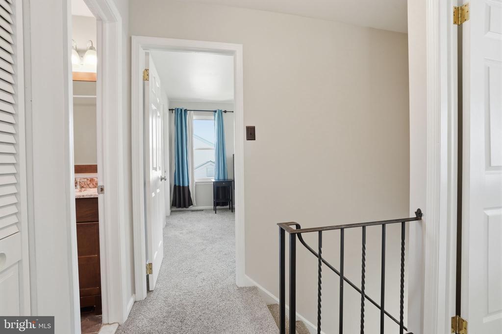 381 ALBERTS WAY