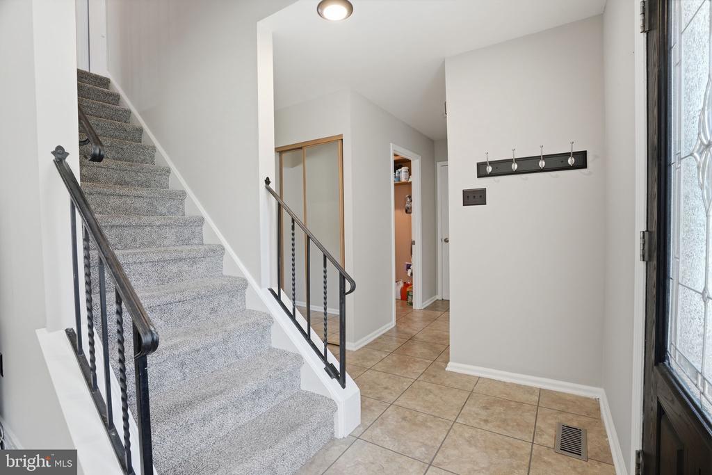 381 ALBERTS WAY