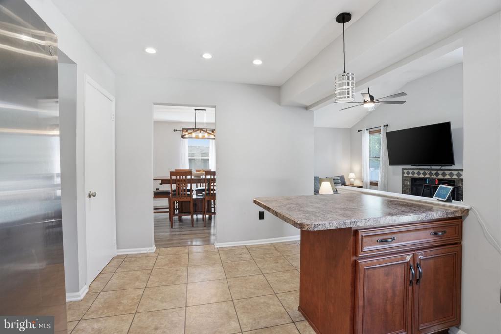 381 ALBERTS WAY