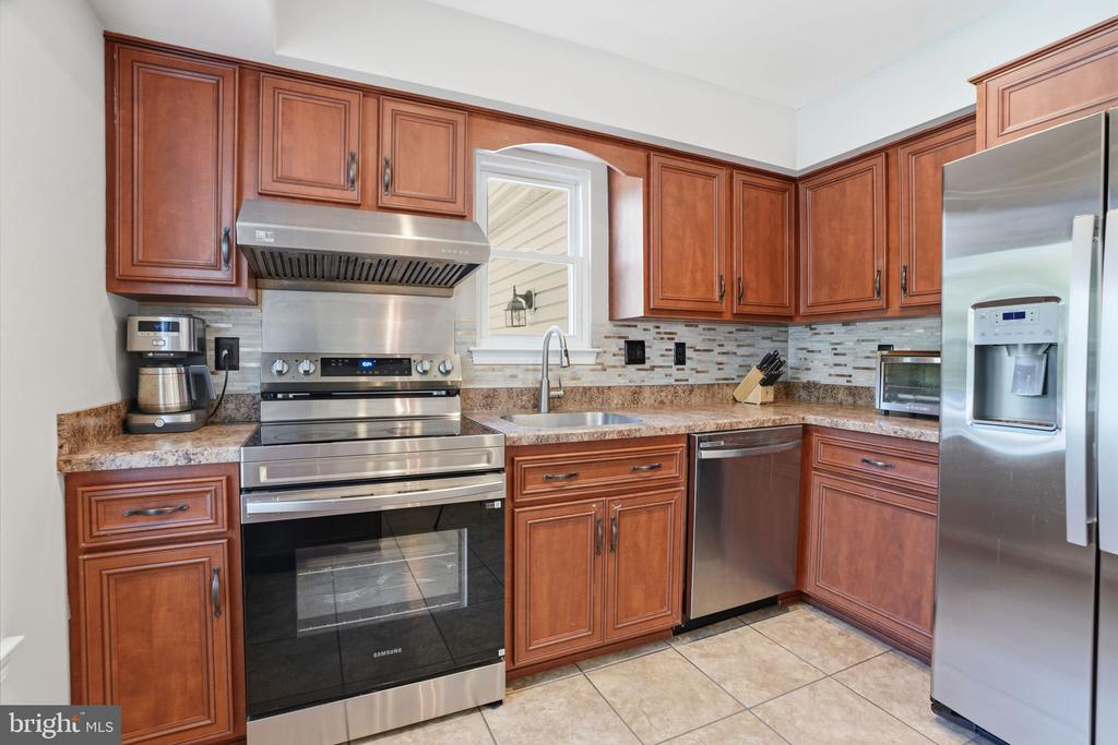 381 ALBERTS WAY