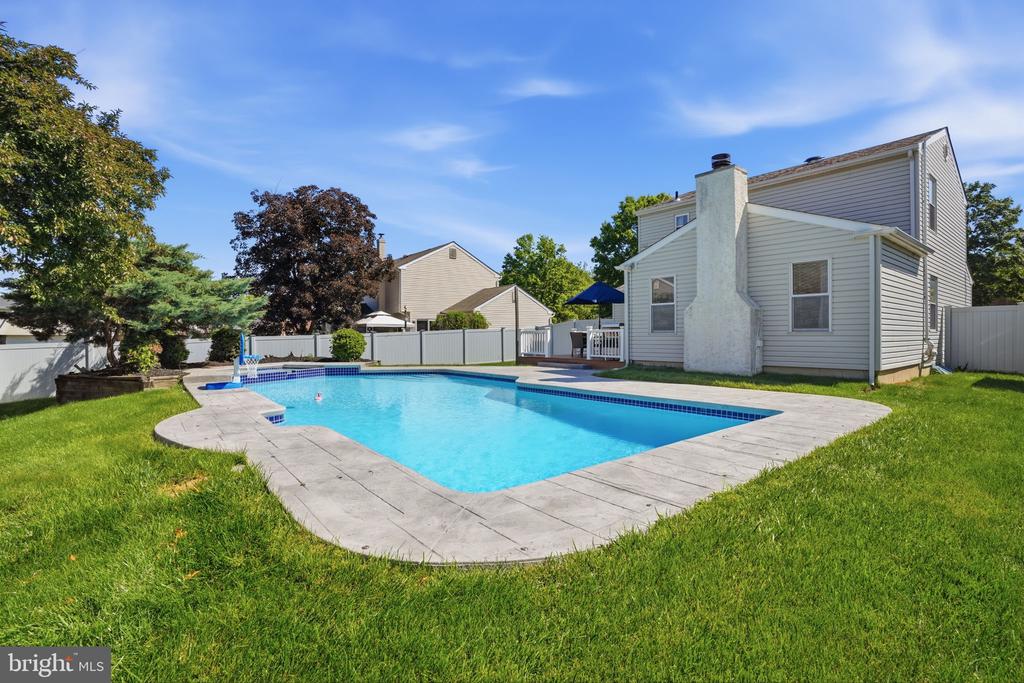 381 ALBERTS WAY