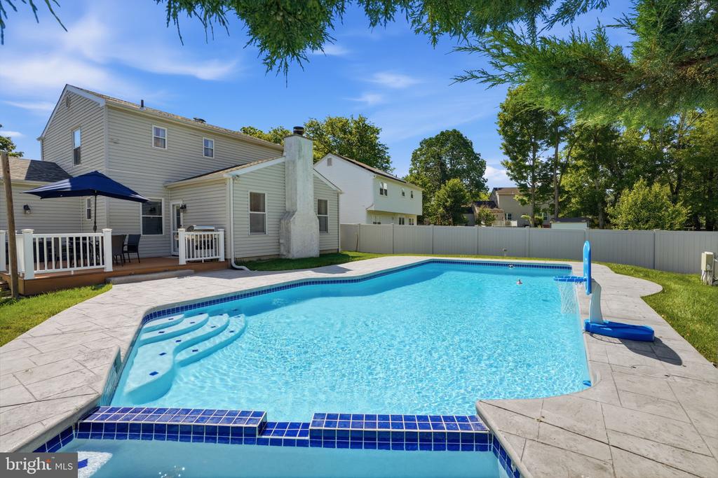 381 ALBERTS WAY