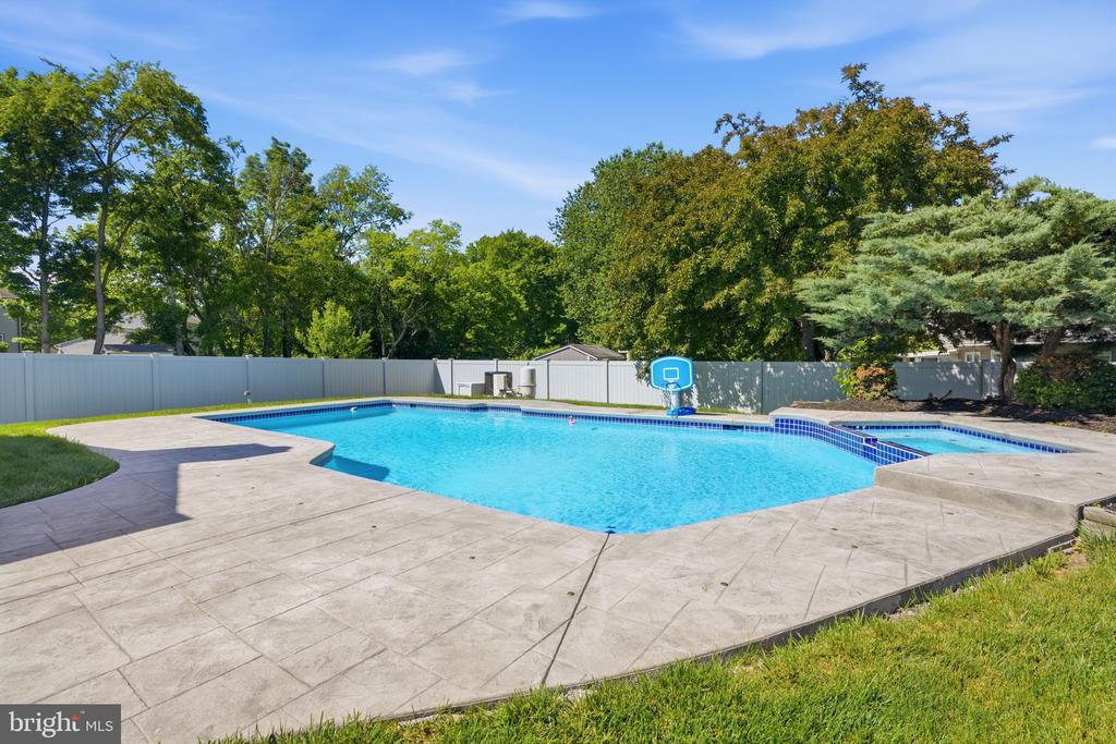 381 ALBERTS WAY