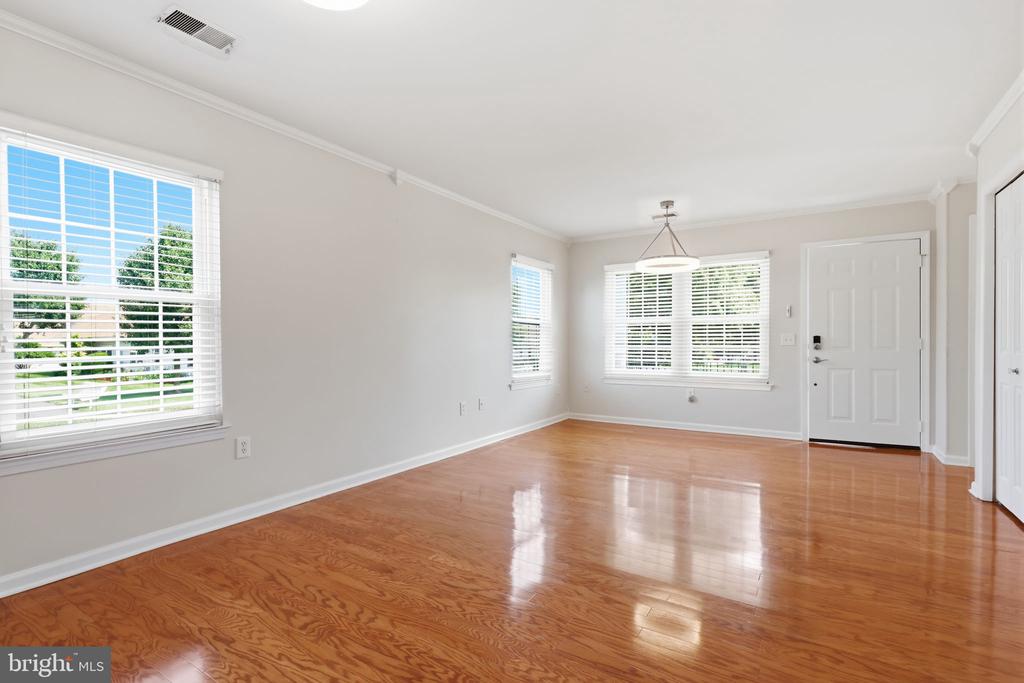 52 AVENROWE COURT