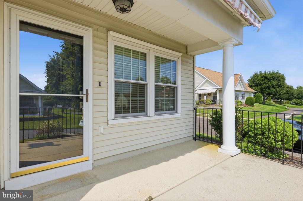 52 AVENROWE COURT