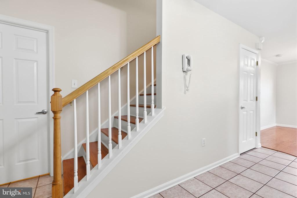 52 AVENROWE COURT