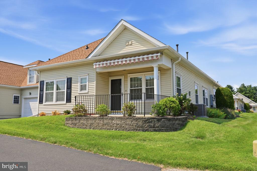 52 AVENROWE COURT